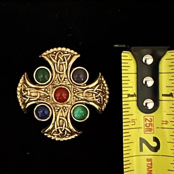 Vintage SoLoor 1960's gold embossed Celtic cross brooch with 5 bead detail - Picture 5 of 5